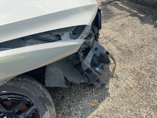 Vehicle Parts Image #3